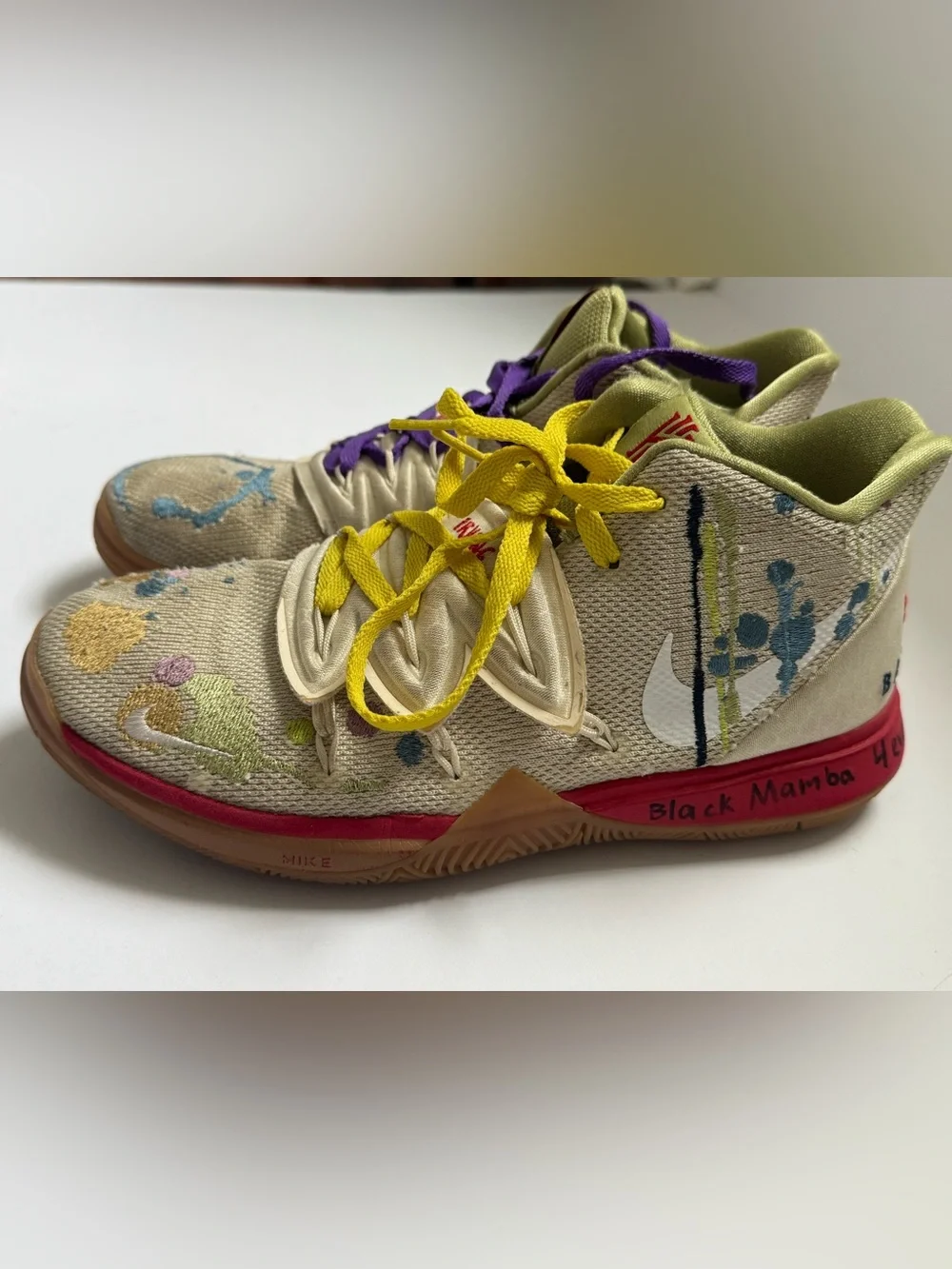 Nike Kyrie 5 x Bandulu Embroidered Splatters | Size 7Y